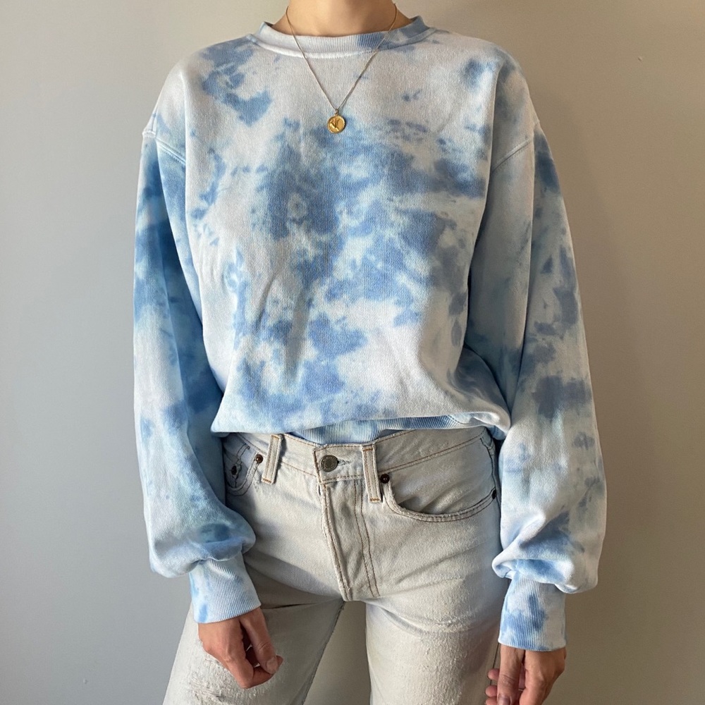 🌟SOLD🌟 Blue Tie Dye Crewneck Sweatshirt